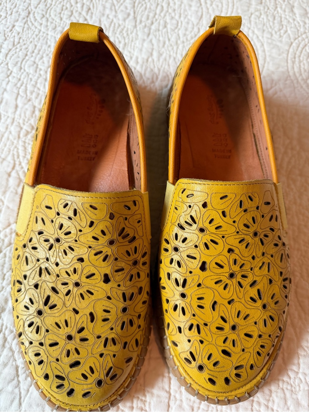 NWOT Spring Step Flowerflow Shoes in yellow size 39